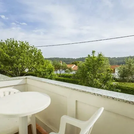 Double 17412a Pensión Kampor